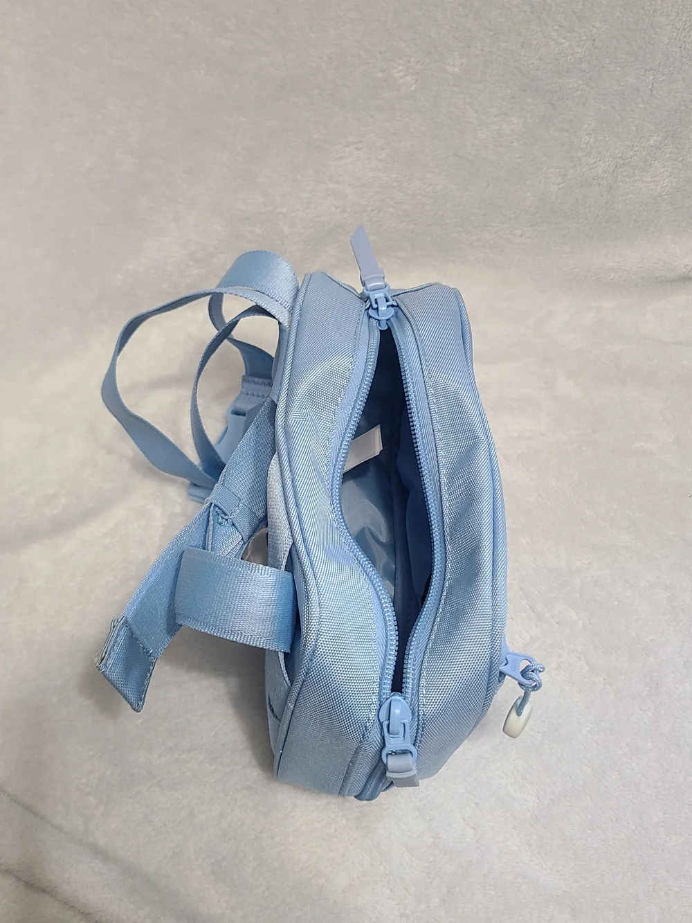 Athleta Girl Sky Blue Casual Travel Mini Fanny Pack Waist Belt Bag